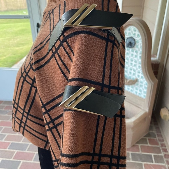 AKIRA Brown Plaid Cropped Turtleneck Sweatshirt - Picture 2 of 8